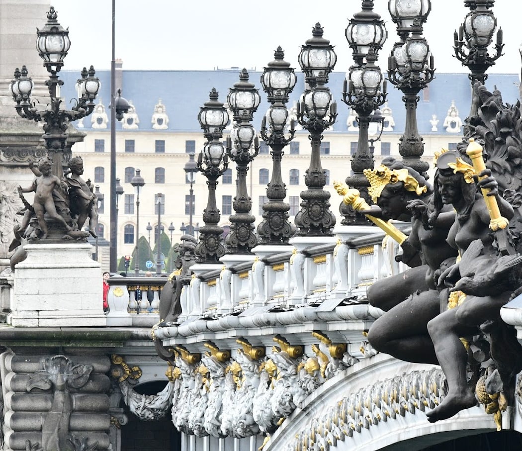Marvel at the Invalides' architecture 2